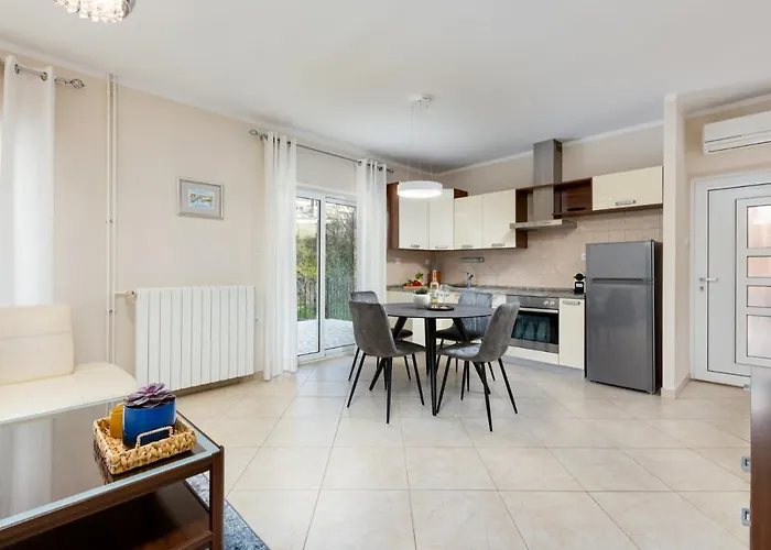 Διαμέρισμα Marina *